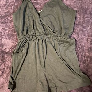 -SHEIN curve- black romper shorts spaghetti traps v neck